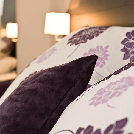Hotel Moulin De Vernegues & 4*